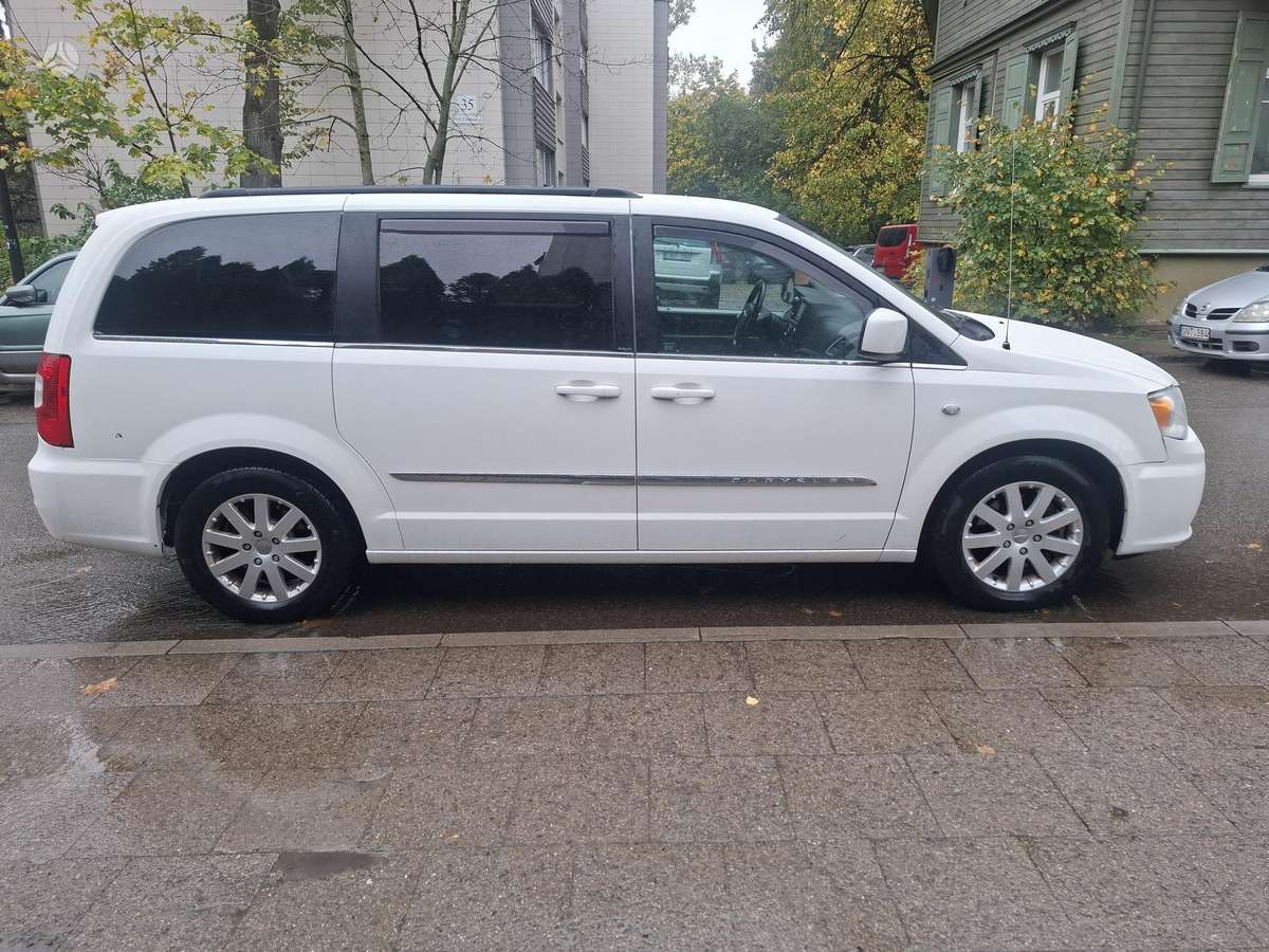 Chrysler Town 2013 — двигун 3604 cm³, 287 HP (211kW)