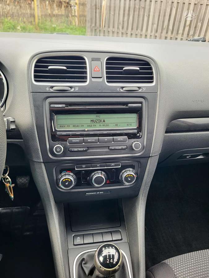 Volkswagen Golf 2010 — photo 26