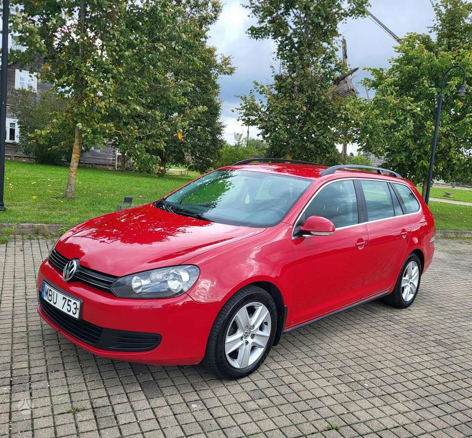 Volkswagen Golf 2010 — interior