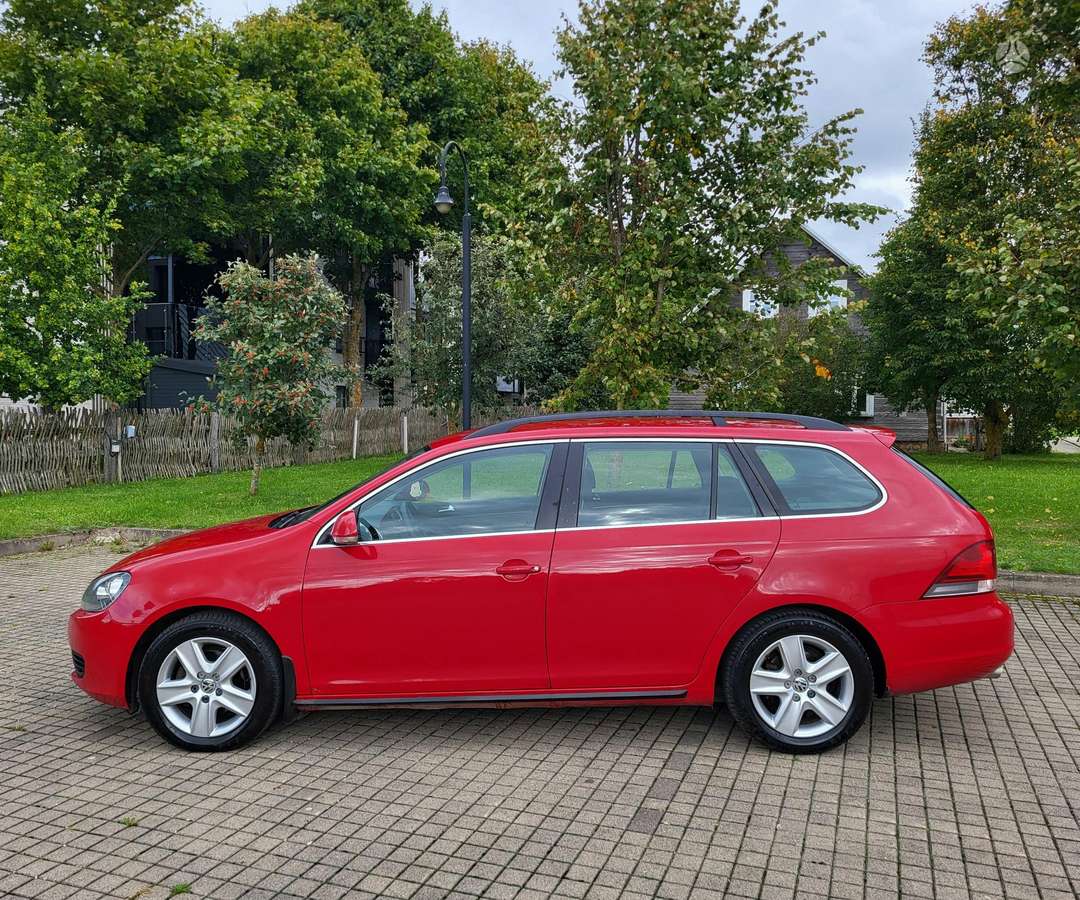 Volkswagen Golf 2010 — engine 1400 cm³, 122 HP (90kW)