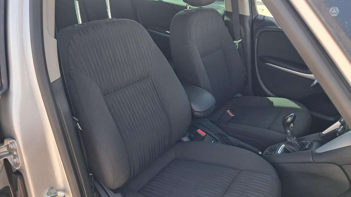 Opel Zafira 2013 — photo 10