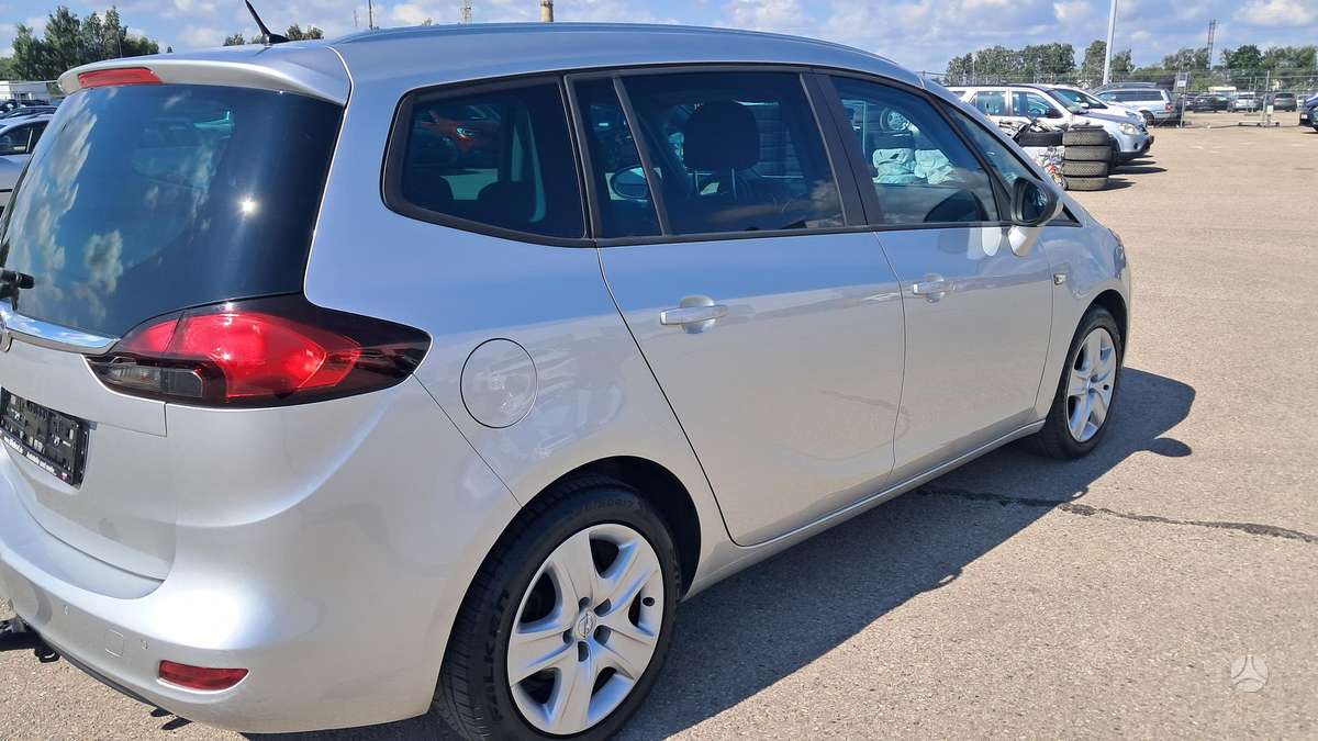 Opel Zafira 2013 — photo 6