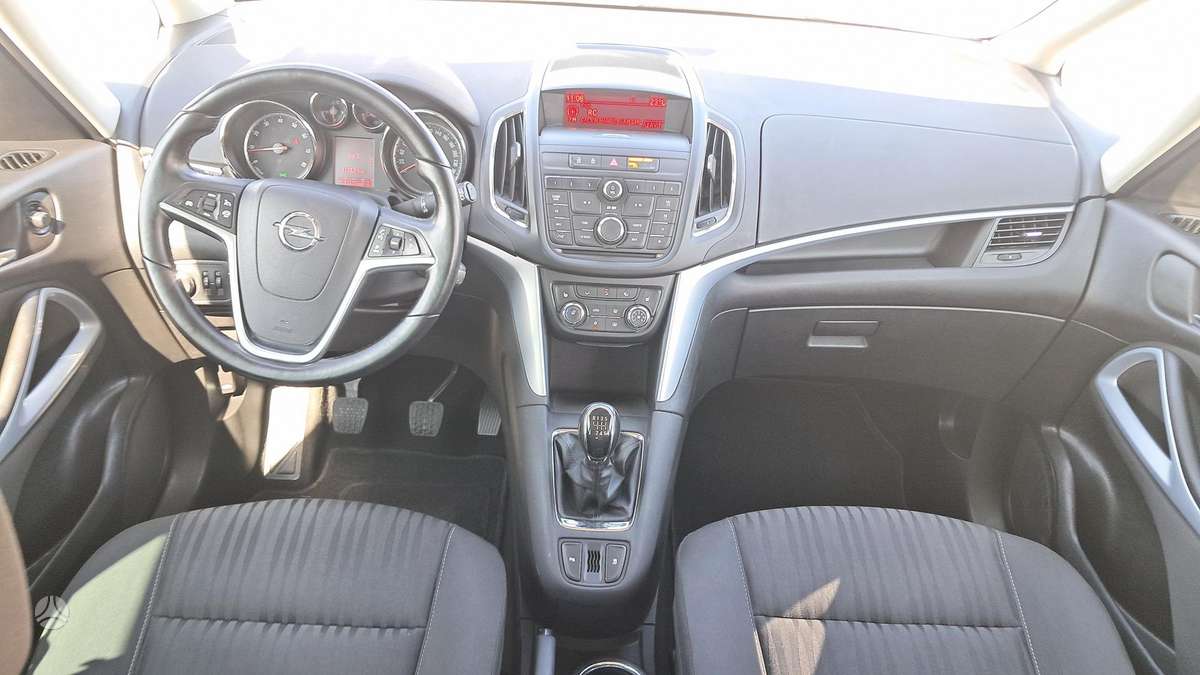 Opel Zafira 2013 — photo 7