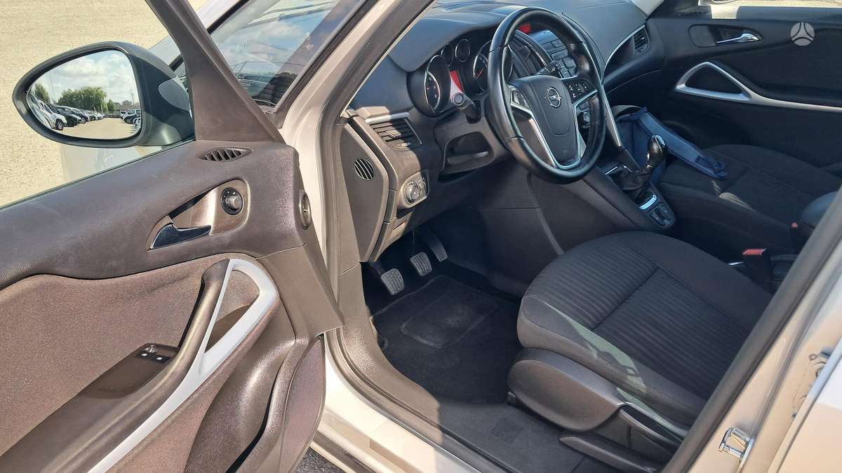 Opel Zafira 2013 — photo 8