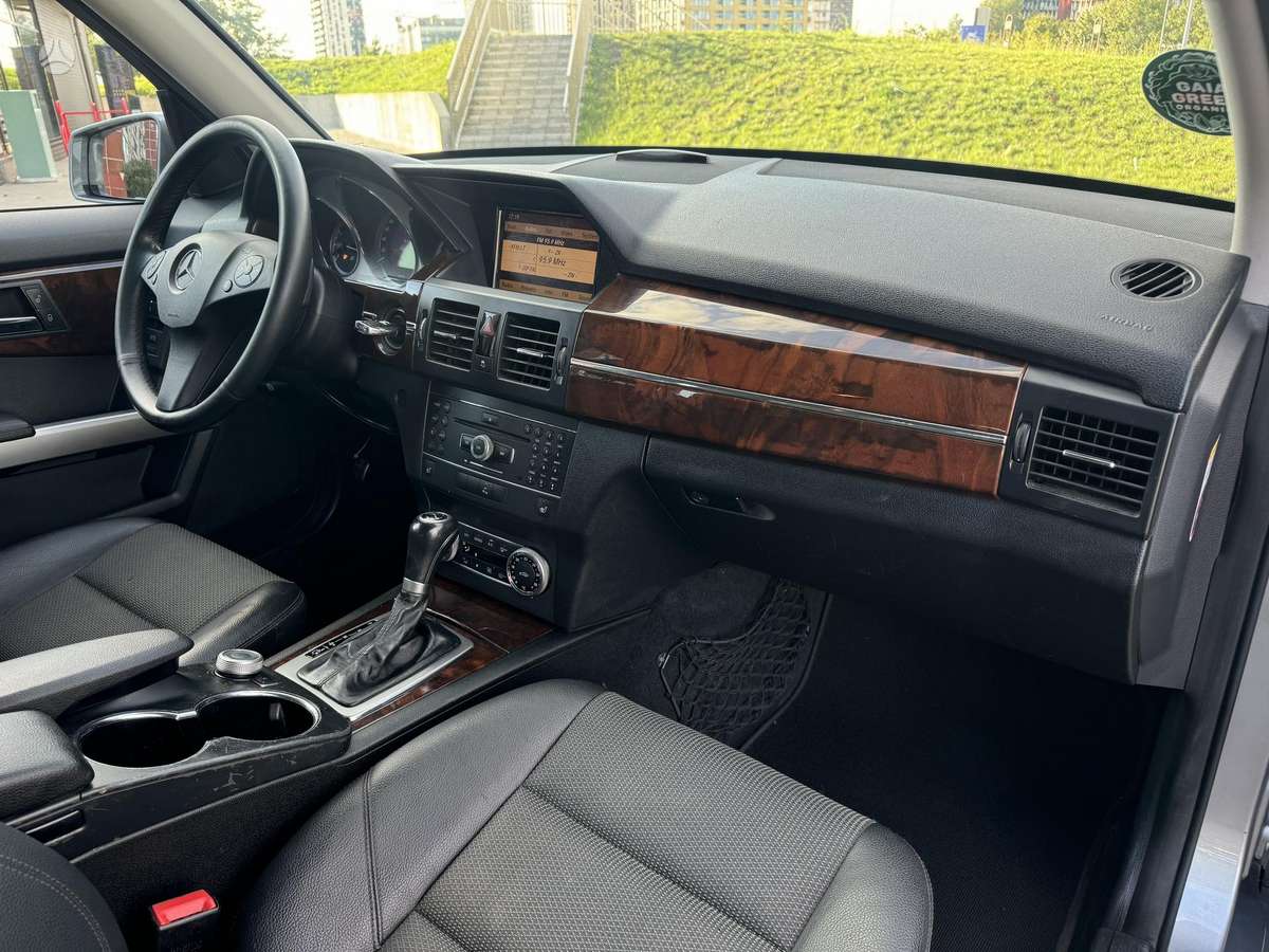 Mercedes-Benz GLK350 2010 — photo 10