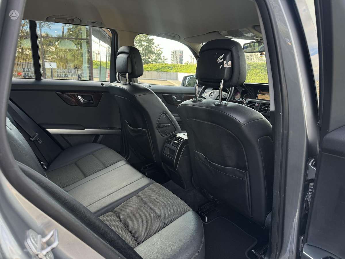 Mercedes-Benz GLK350 2010 — photo 12