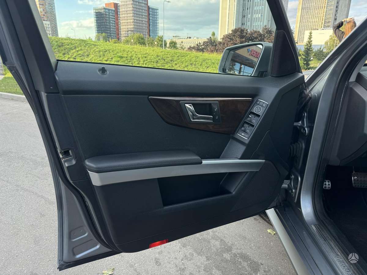 Mercedes-Benz GLK350 2010 — photo 13
