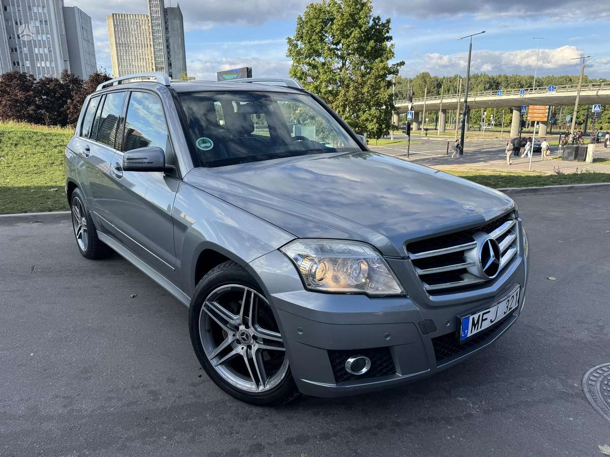 Mercedes-Benz GLK350 2010 — interior