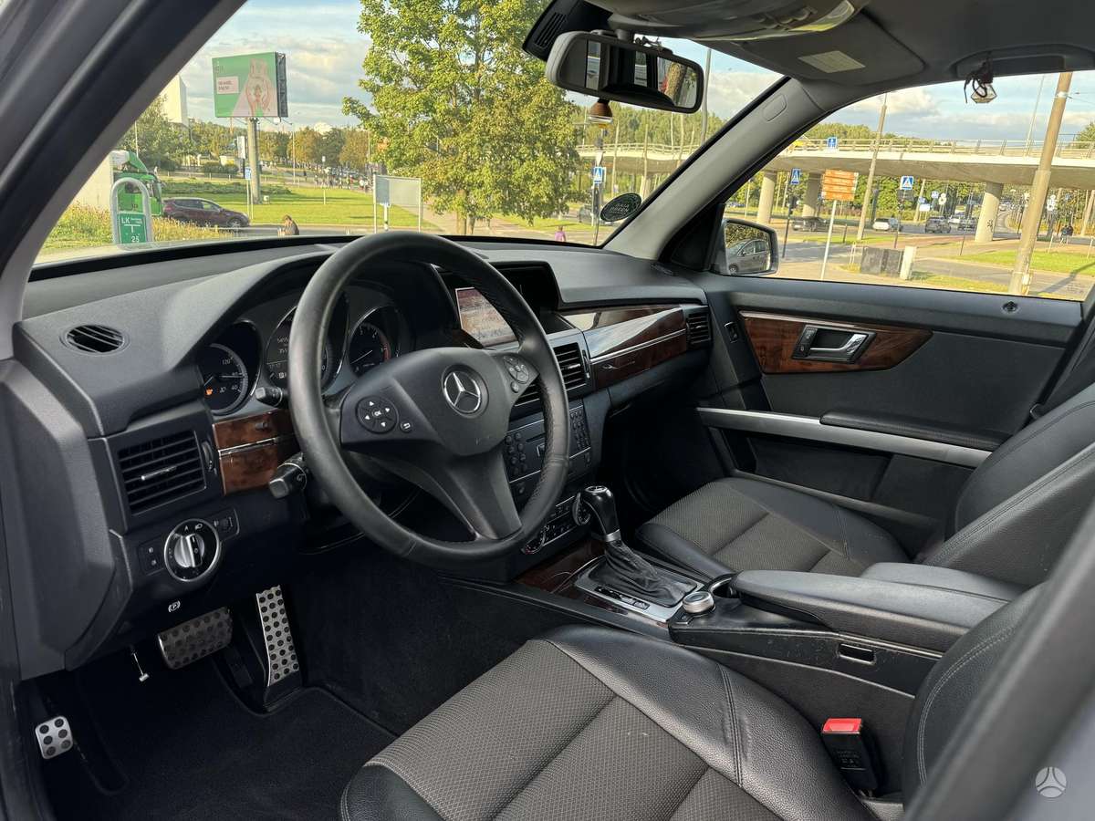Mercedes-Benz GLK350 2010 — photo 7