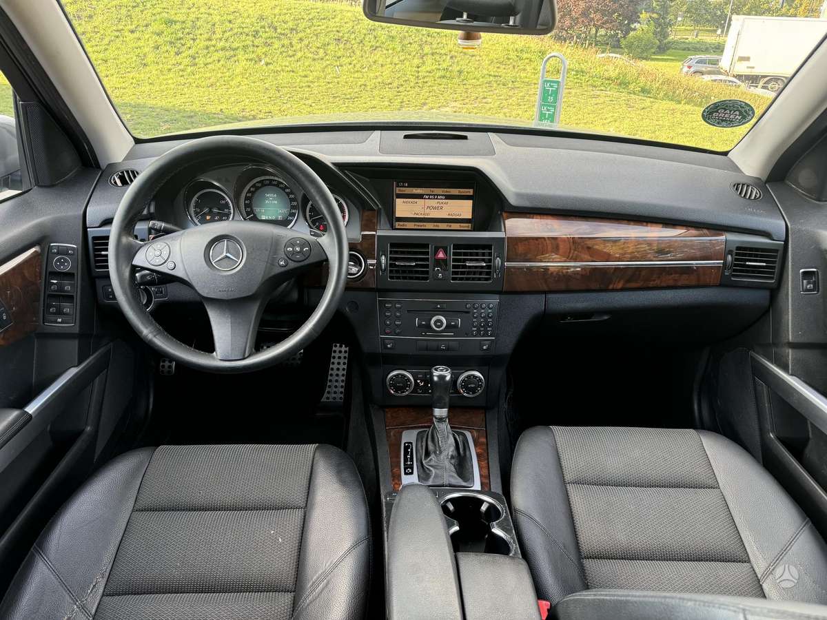 Mercedes-Benz GLK350 2010 — photo 8