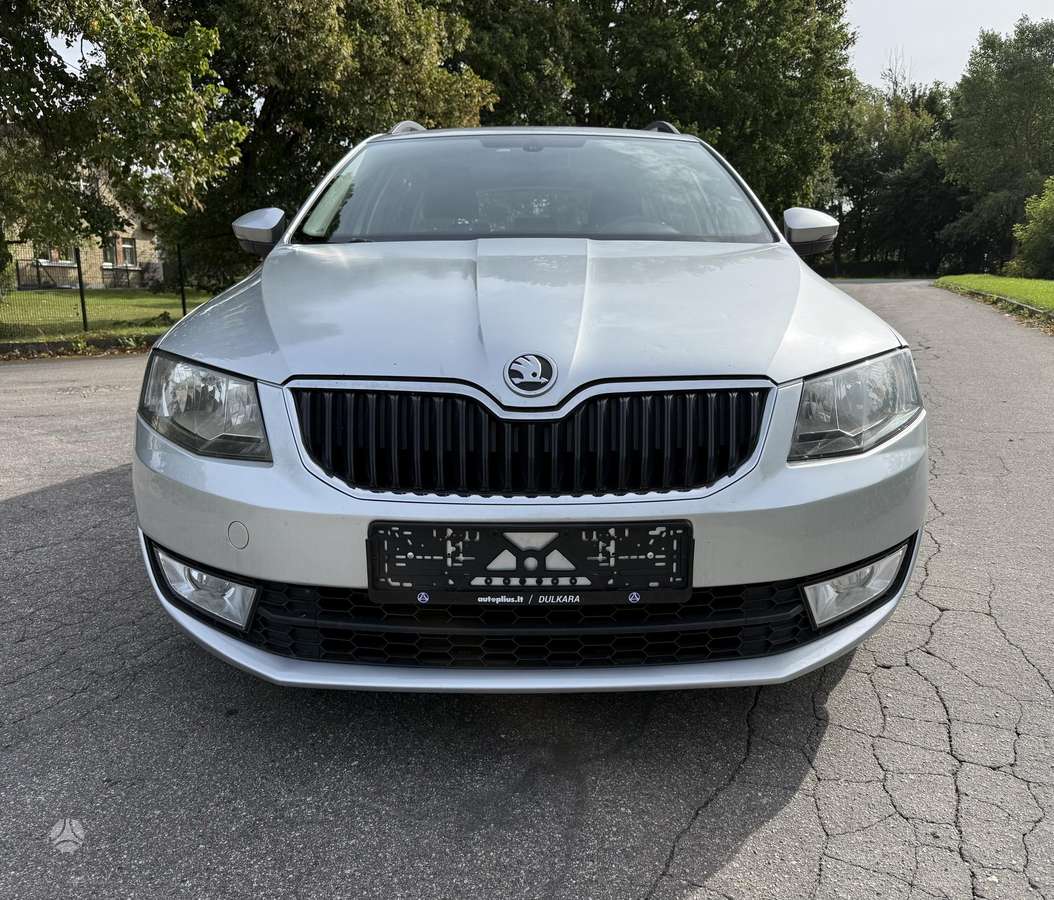 Skoda Octavia 2014 — rear view