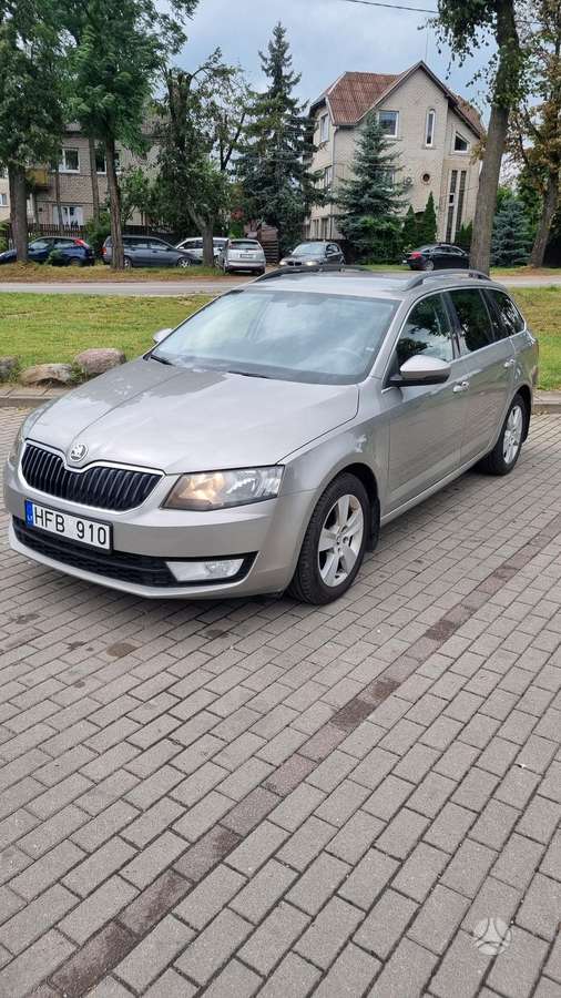 Skoda Octavia 2014 — rear view