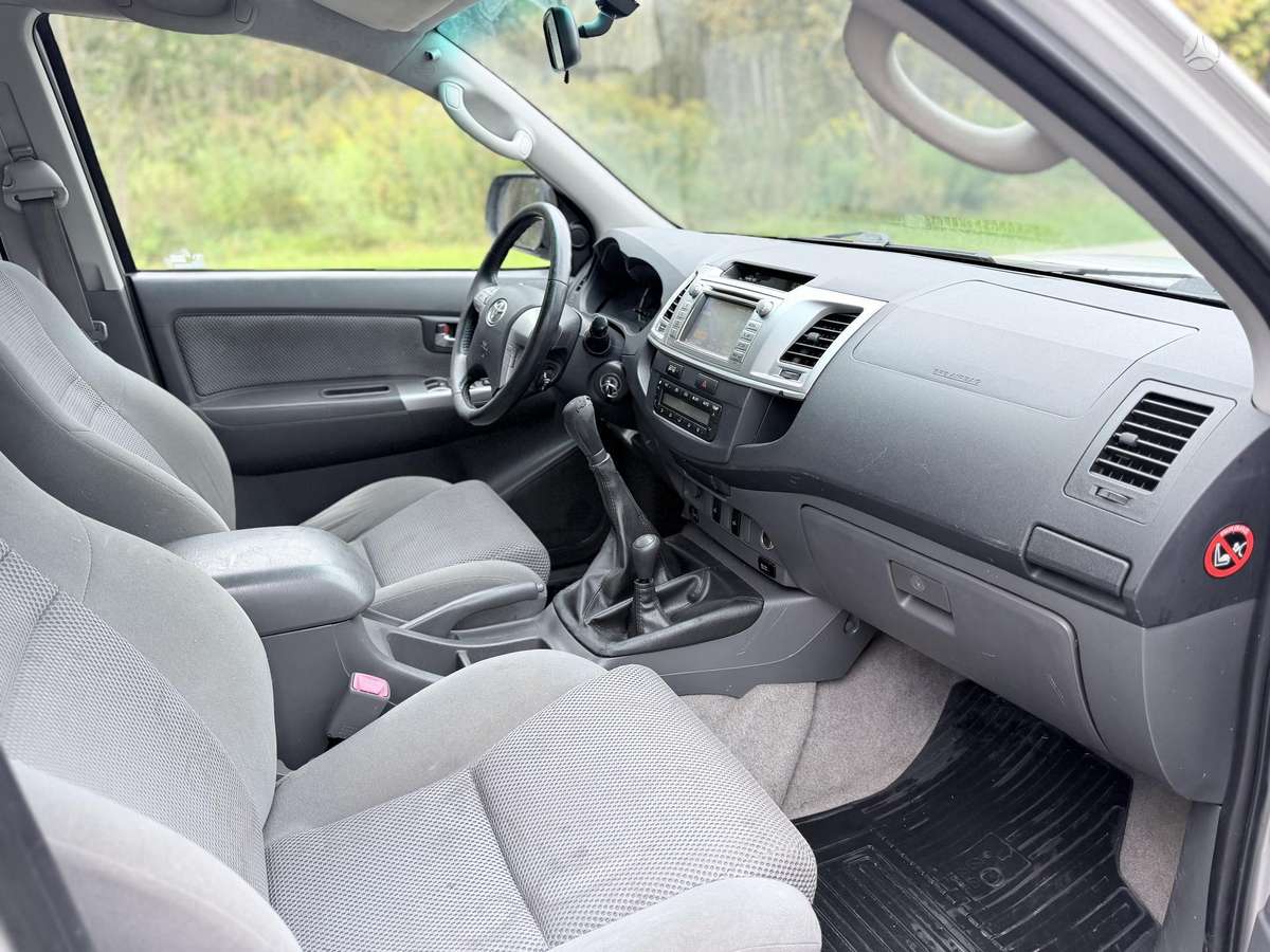 Toyota Hilux 2014 — photo 11