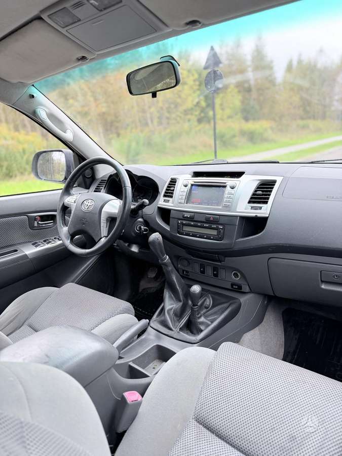 Toyota Hilux 2014 — photo 13