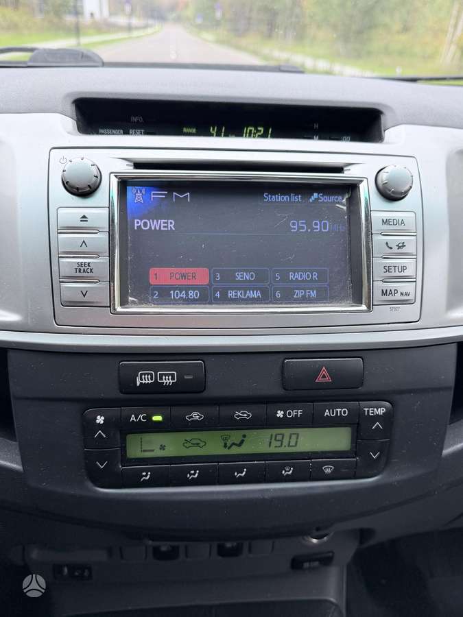 Toyota Hilux 2014 — photo 16