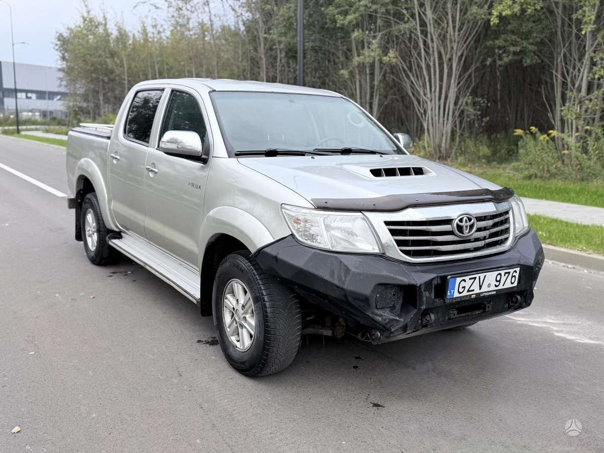 Toyota Hilux 2014 — rear view