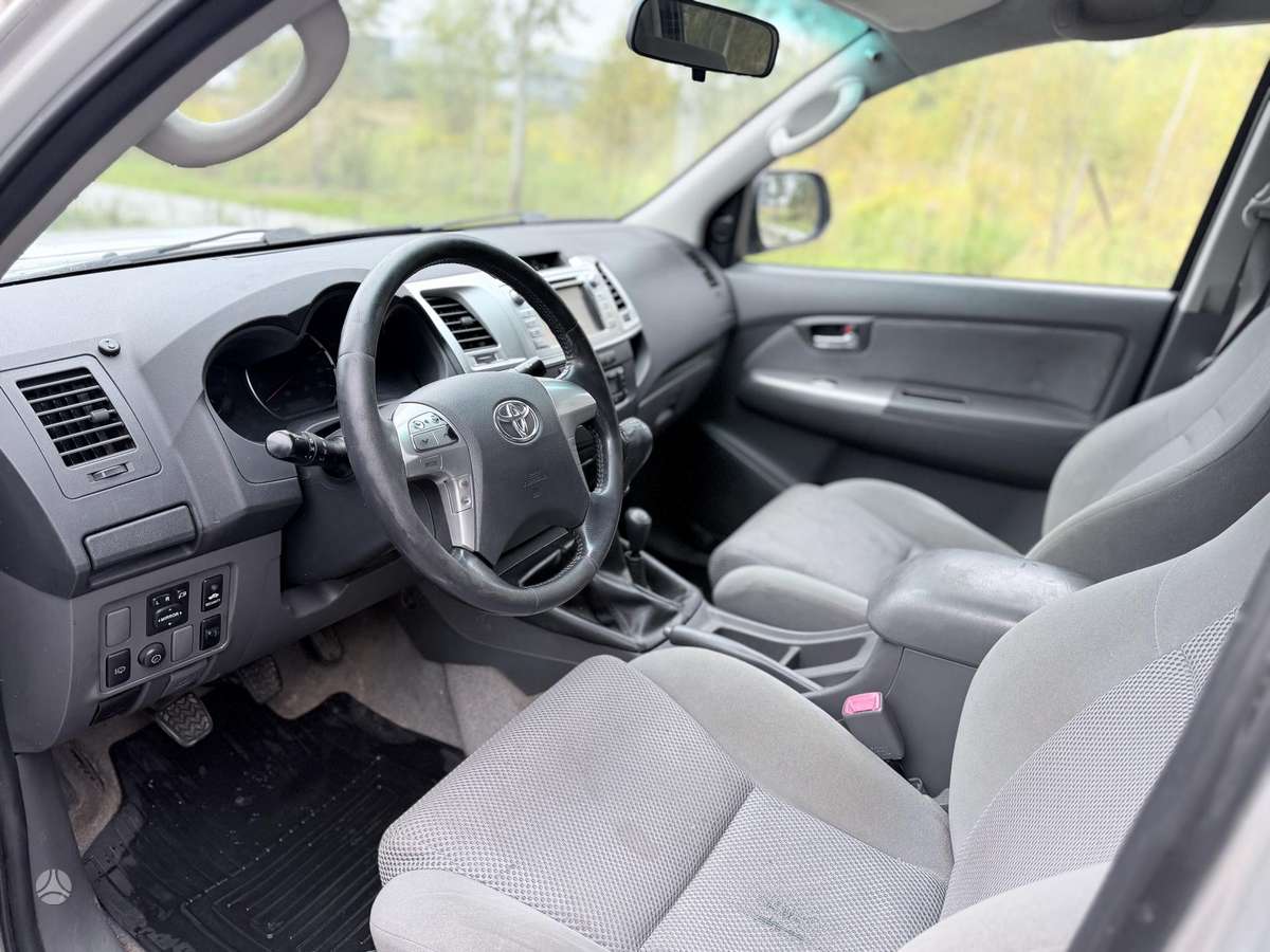 Toyota Hilux 2014 — photo 8