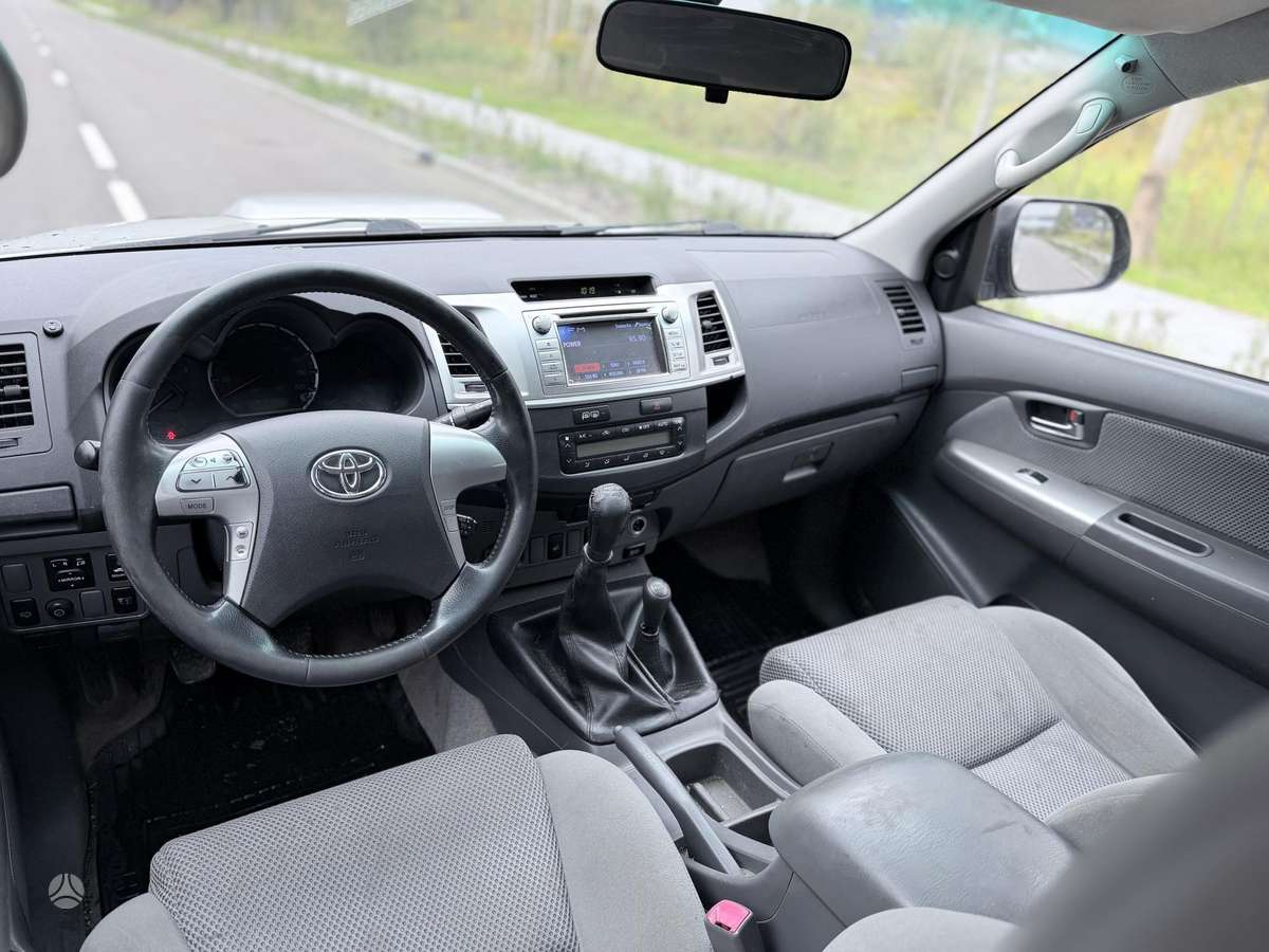 Toyota Hilux 2014 — photo 9