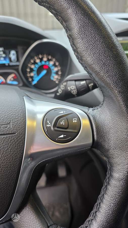 Ford Escape 2015 — photo 24