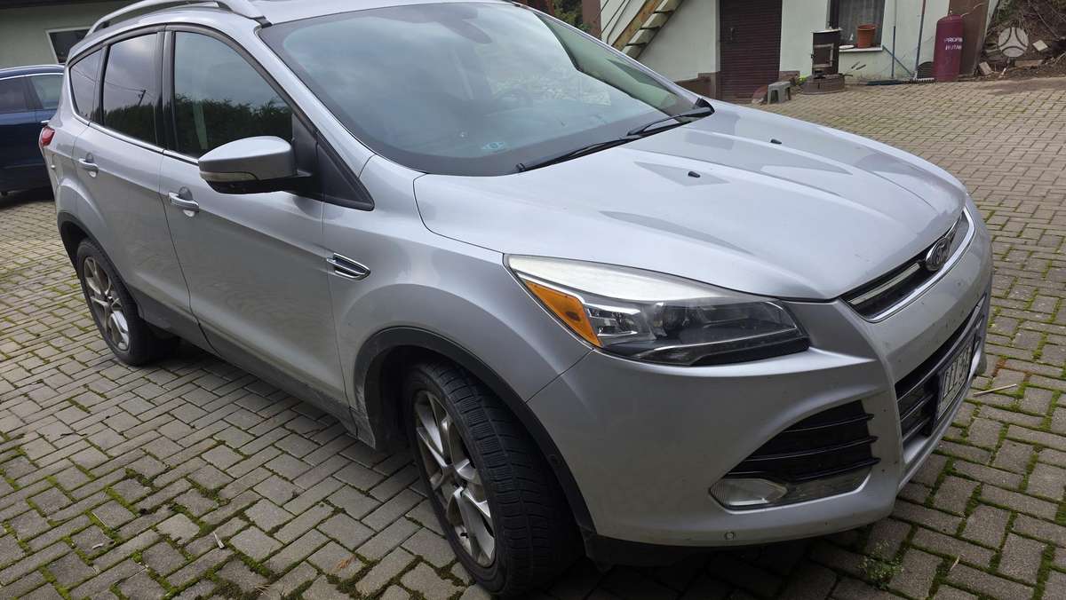 Ford Escape 2015 — interior