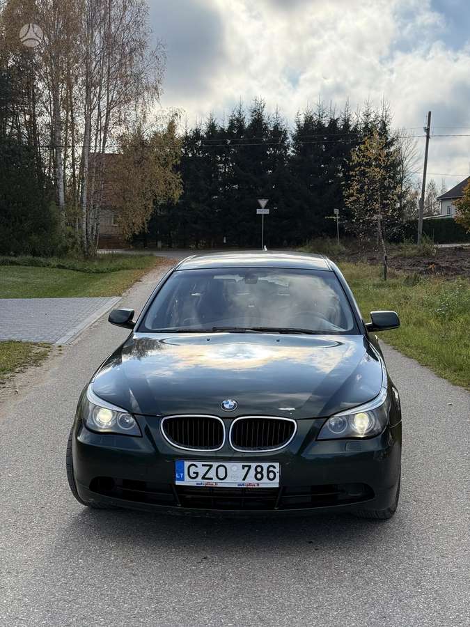 BMW 530 2005 — rear view