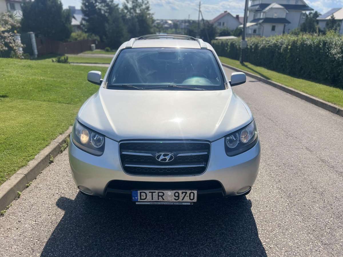 Hyundai Santa 2008 — rear view