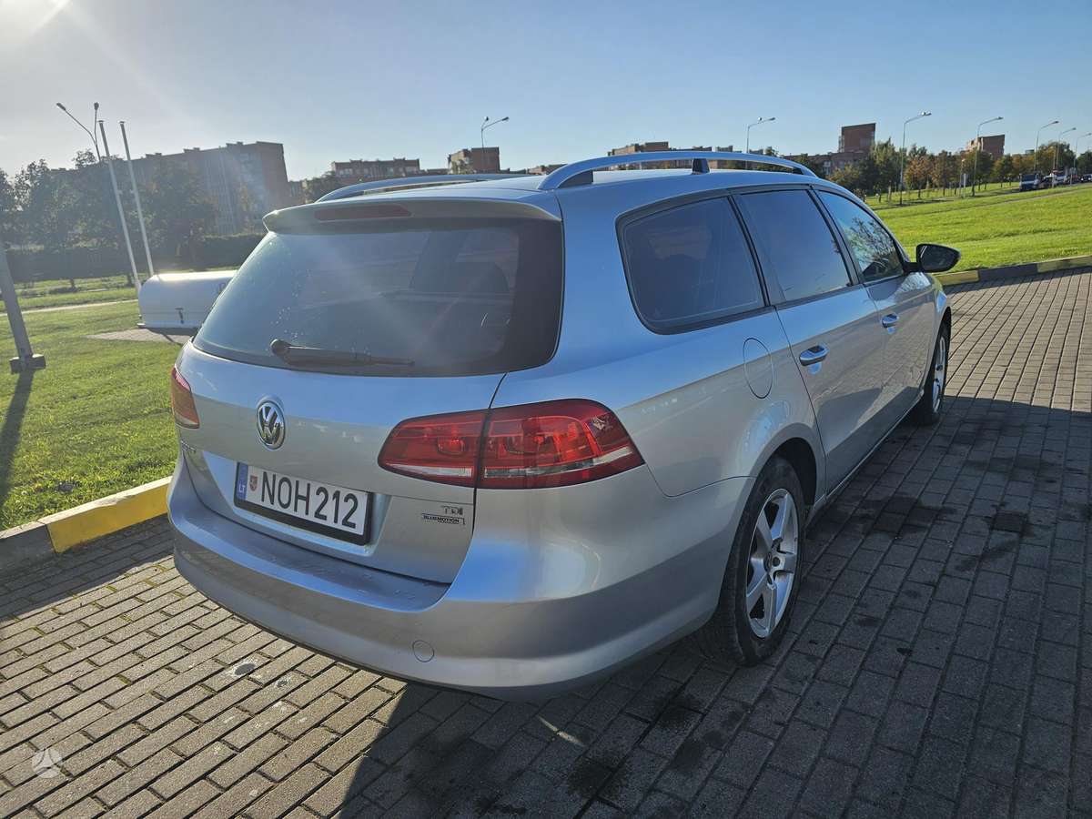 Volkswagen Passat 2014 — rear view