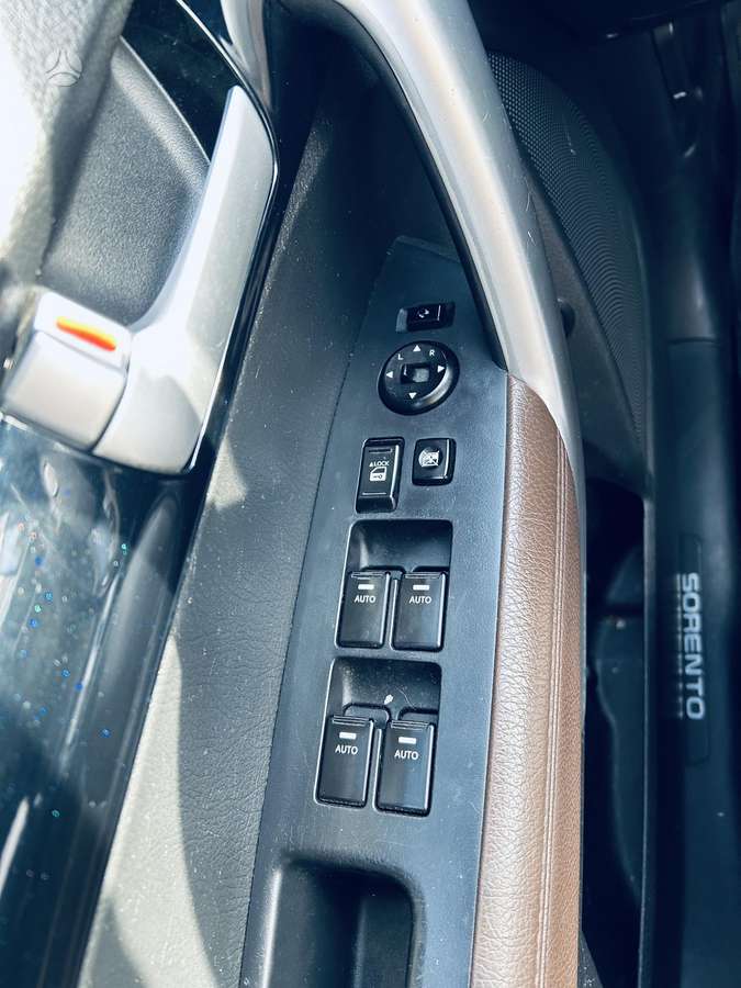 Kia Sorento 2011 — photo 8