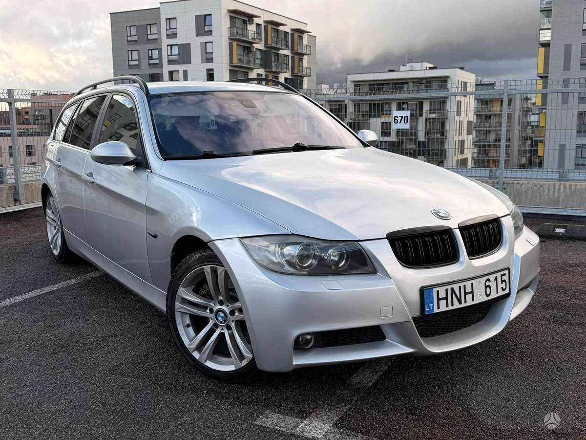 BMW 330 2007 — вигляд ззаду