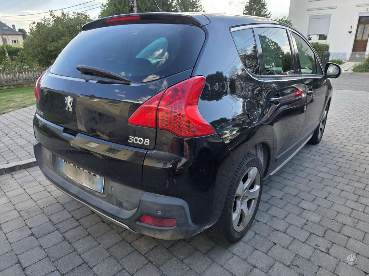 Peugeot 3008 2012 — engine 1560 cm³, 111 HP (82kW)