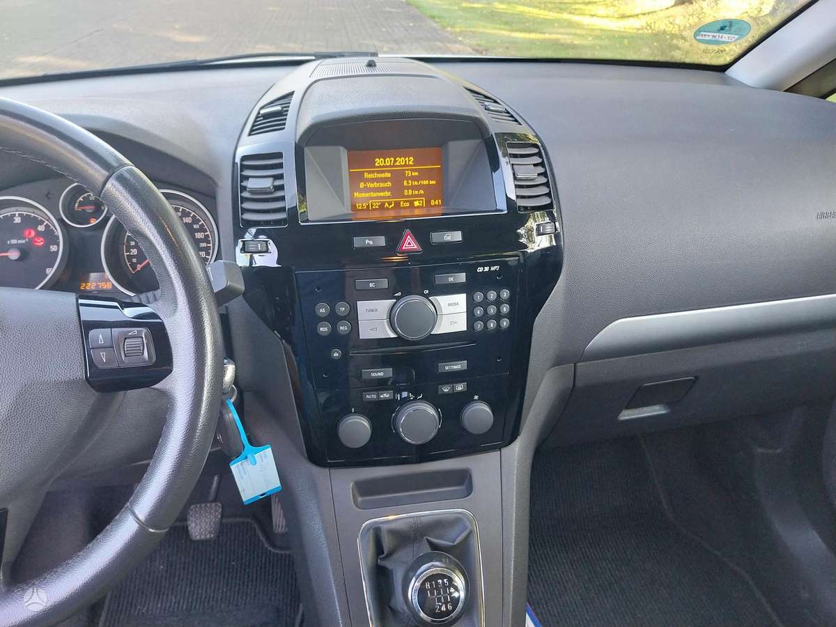 Opel Zafira 2012 — photo 10