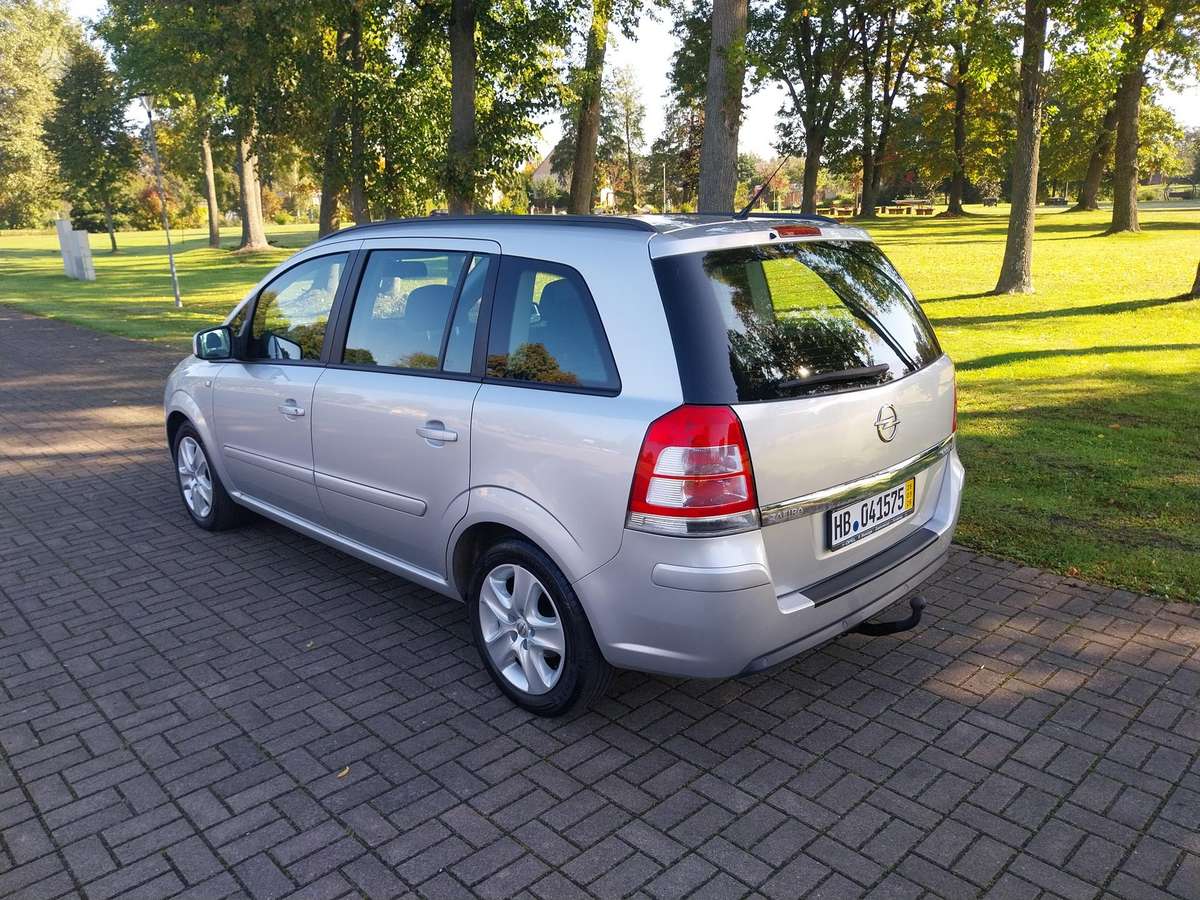 Opel Zafira 2012 — engine 1700 cm³, 110 HP (81kW)