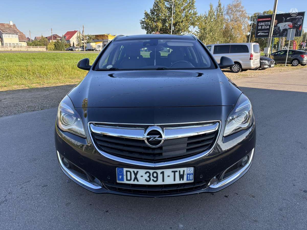 Opel Insignia 2015 — вигляд ззаду