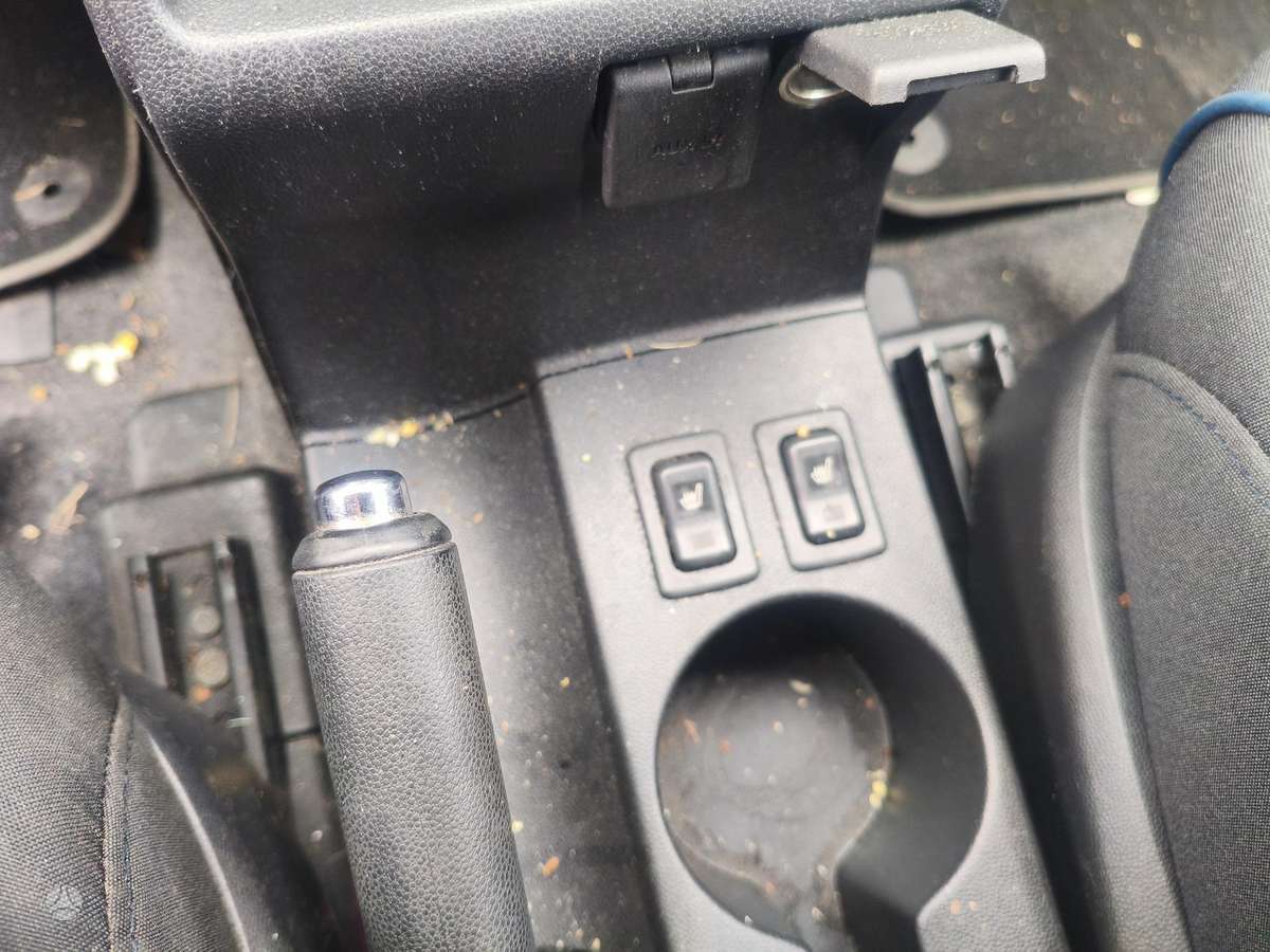 Mazda 5 2011 — photo 11