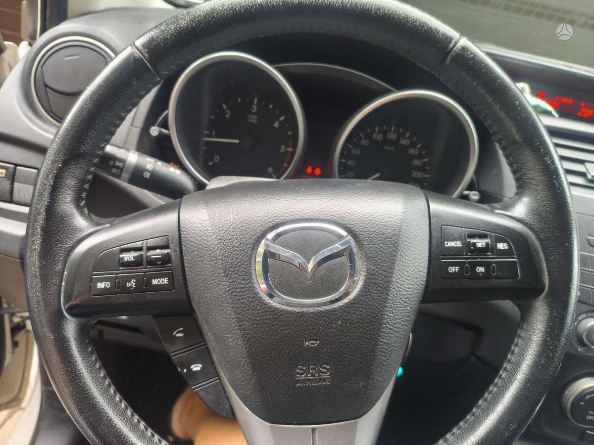 Mazda 5 2011 — photo 12
