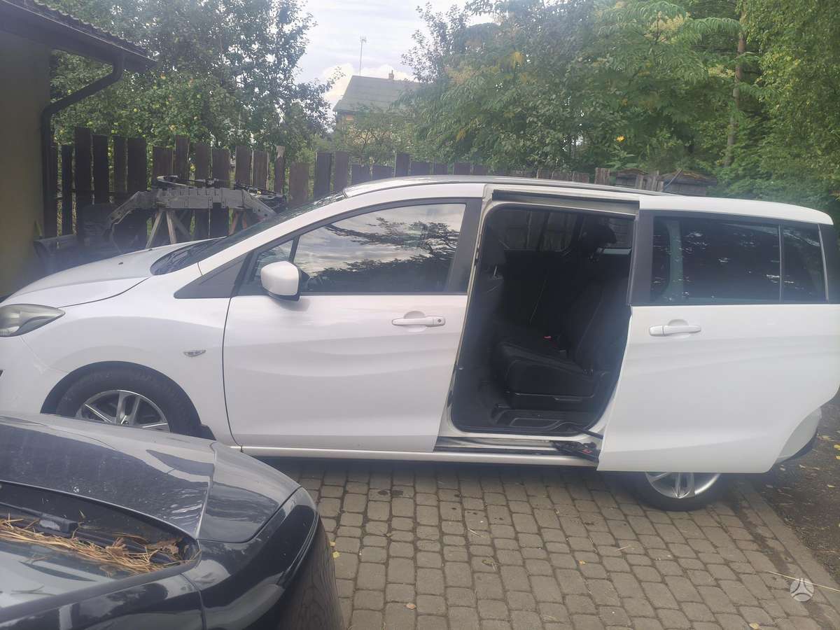 Mazda 5 2011 — photo 6