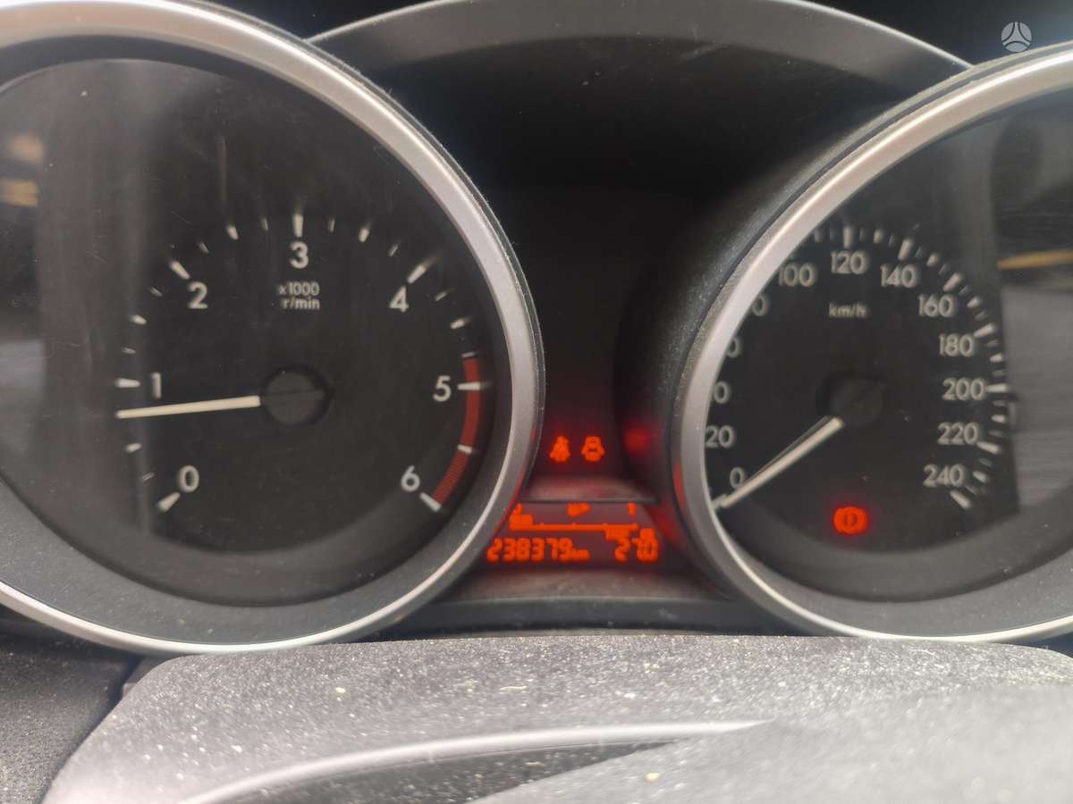 Mazda 5 2011 — photo 9