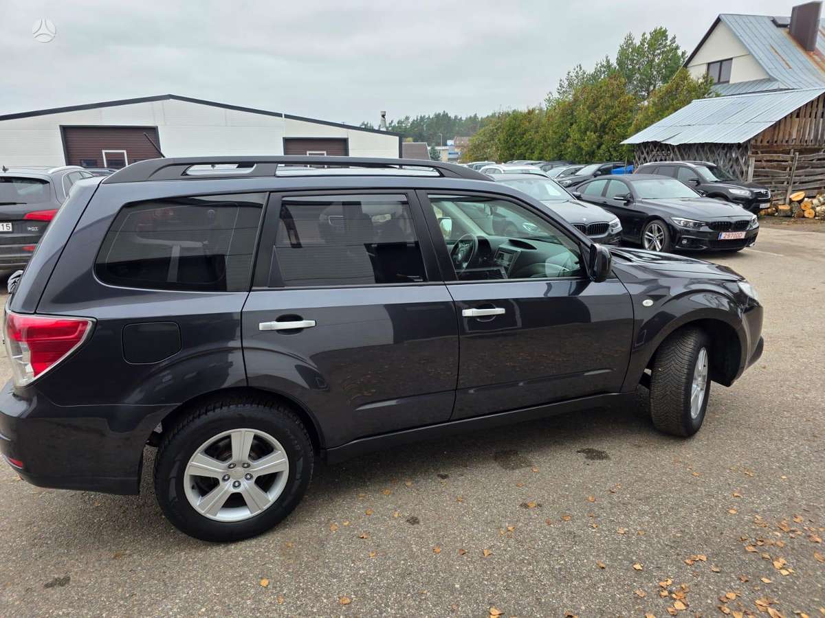 Subaru Forester 2008 — вигляд ззаду