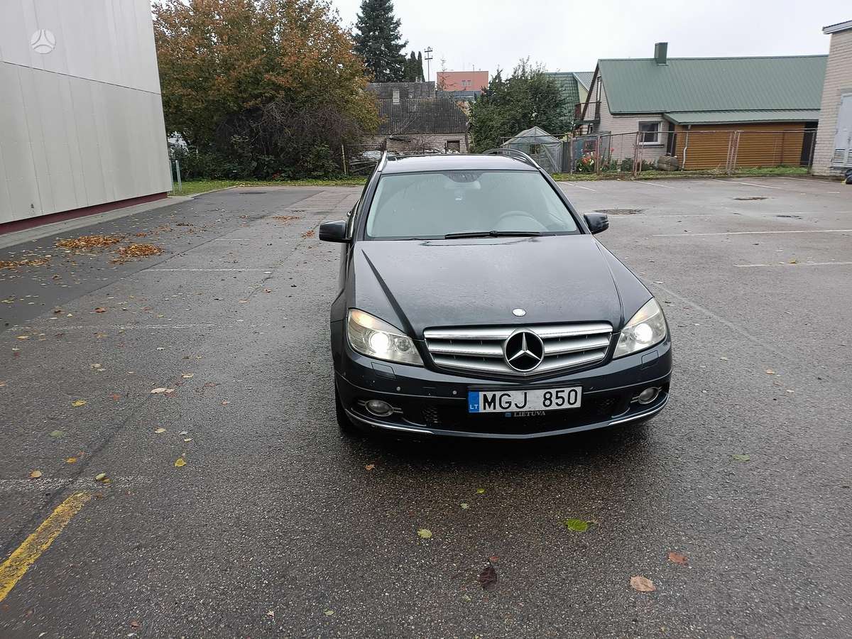 Mercedes-Benz C220 2008 — салон