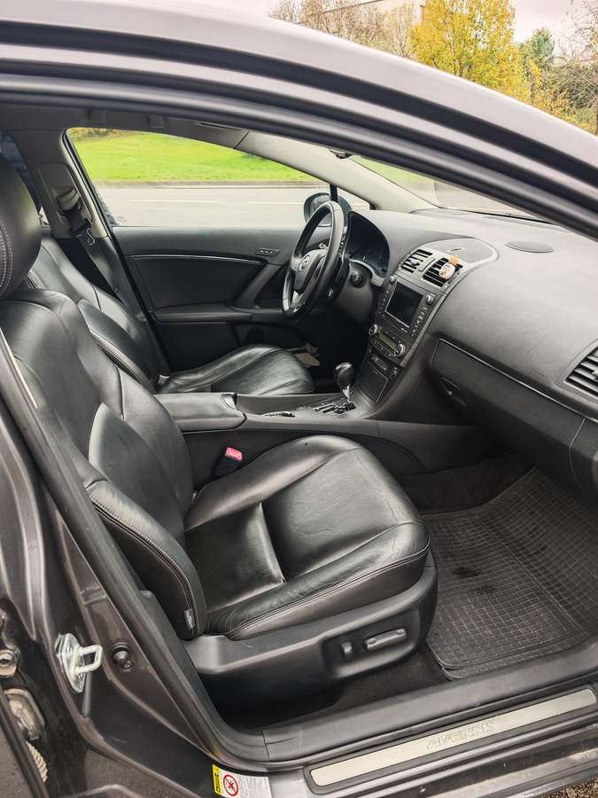 Toyota Avensis 2011 — photo 6