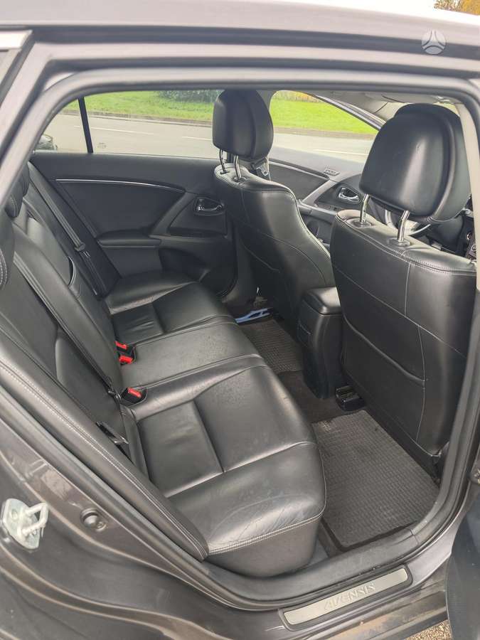 Toyota Avensis 2011 — photo 7