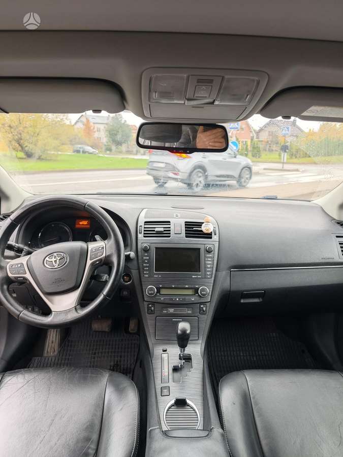 Toyota Avensis 2011 — photo 9