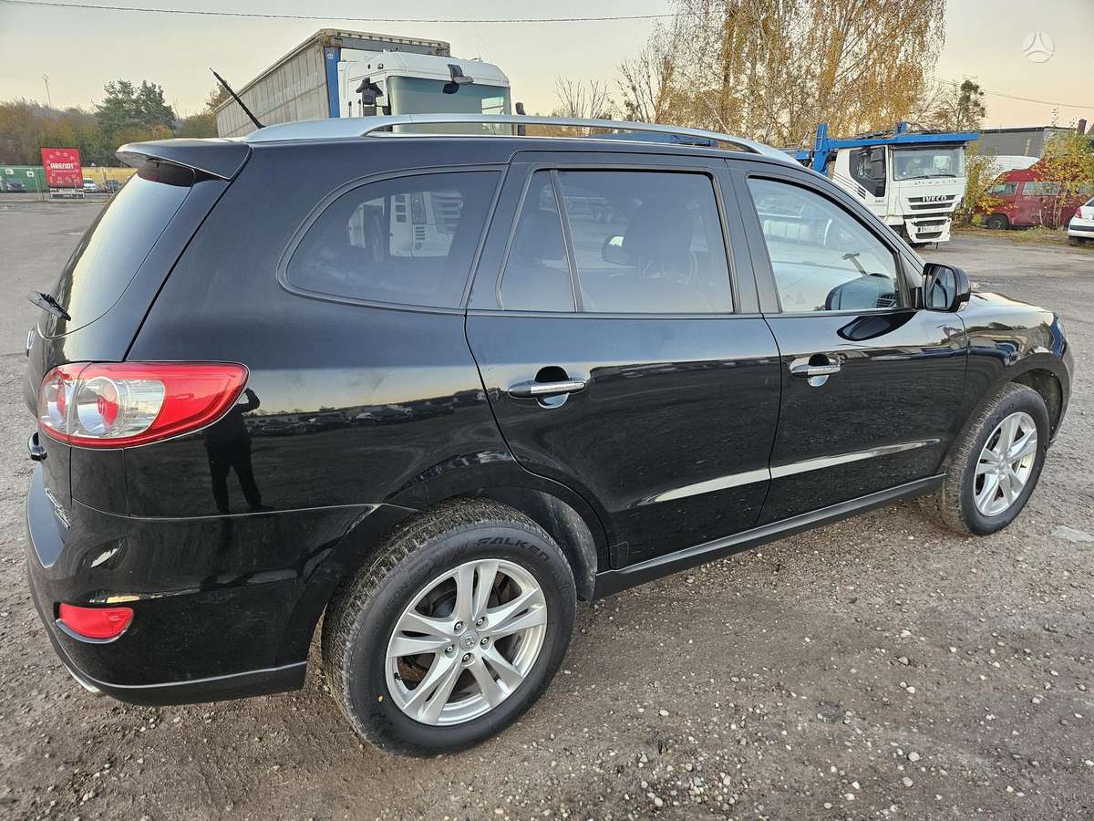 Hyundai Santa 2010 — двигун 2200 cm³, 197 HP (145kW)