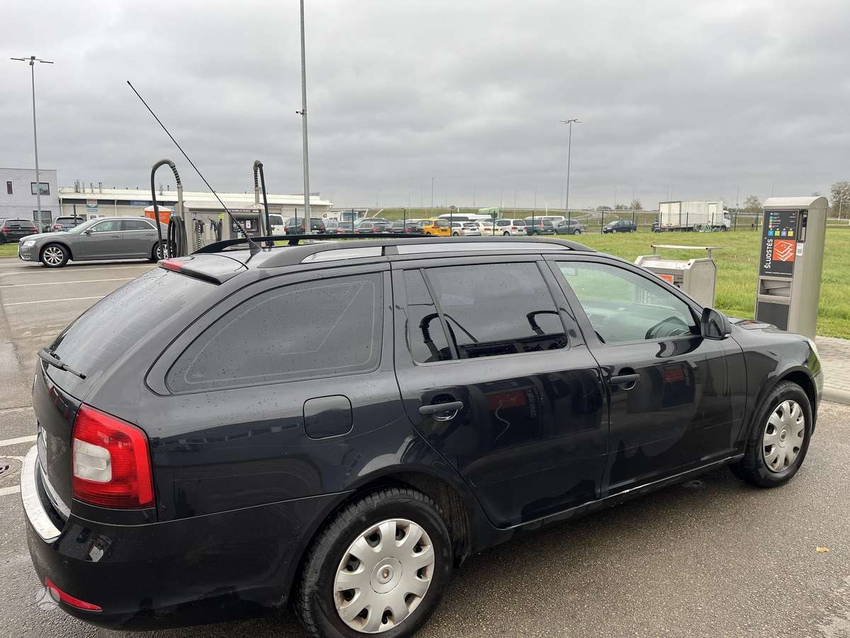 Skoda Octavia 2011 — rear view