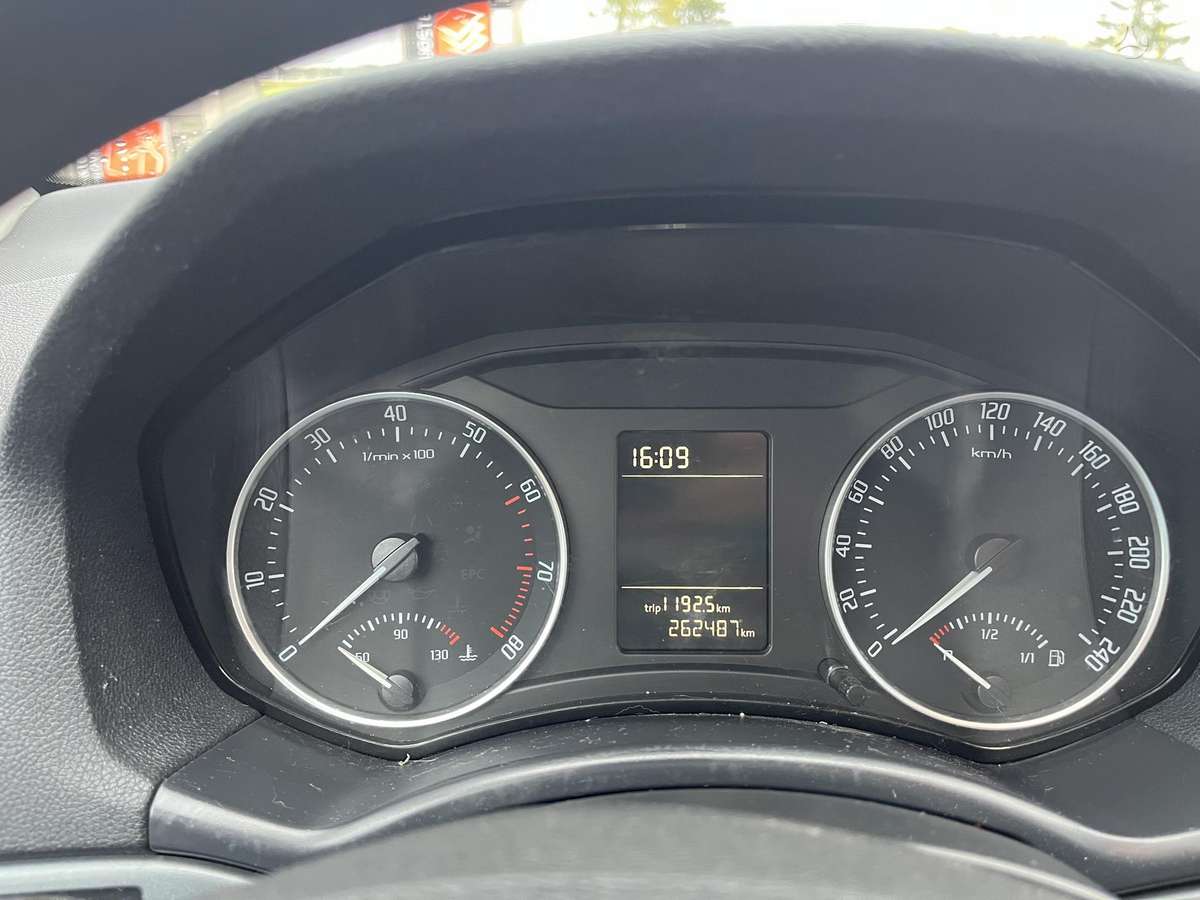Skoda Octavia 2011 — engine 1390 cm³, 122 HP (90kW)