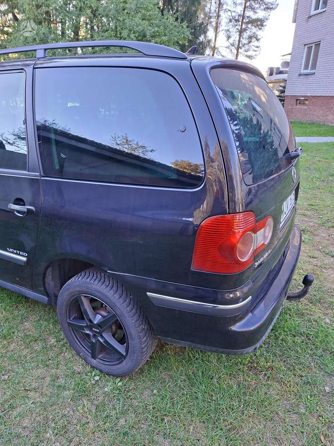 Volkswagen Sharan 2009 — interior