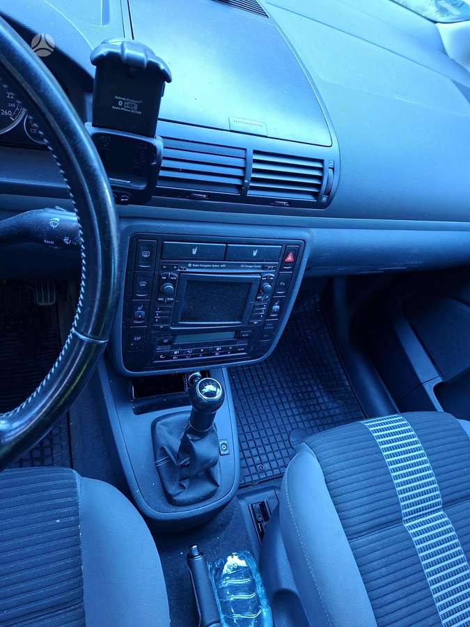 Volkswagen Sharan 2009 — photo 8