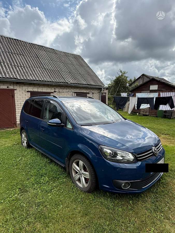 Volkswagen Touran 2012 — rear view