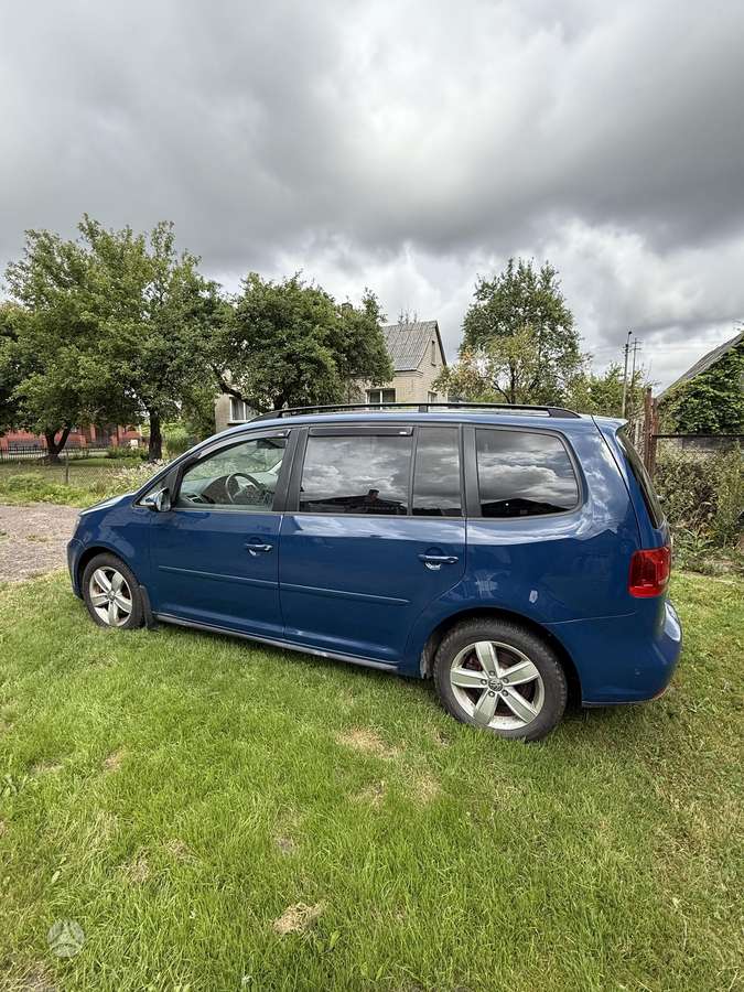 Volkswagen Touran 2012 — engine 1968 cm³, 140 HP (103kW)