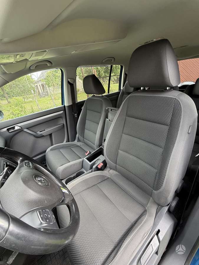 Volkswagen Touran 2012 — photo 6